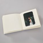 369088_SK_HL_Wedding_Album_Event_mit_Banderole_Chamois_WEB
