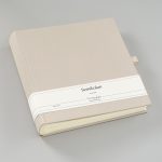 371958_SK_Petit_Atelier_Album_Event_Large_Warm_Sand_mit_Banderole_Webshop (1)