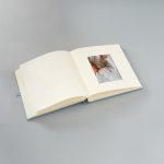 371957_SK_Petit_Atelier_Album_Event_Large_mit_Banderole_Cloudy_Morning_Webshop