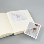 371957_SK_Petit_Atelier_Album_Event_Large_mit_Banderole_Cloudy_Morning_Webshop